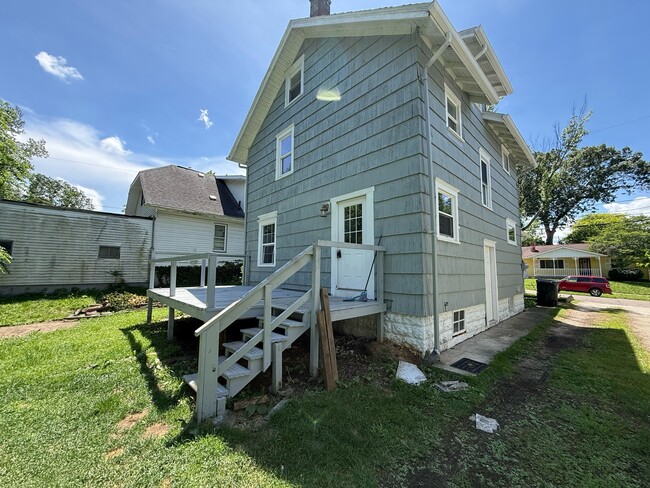 Building Photo - 275 Goodview Ave