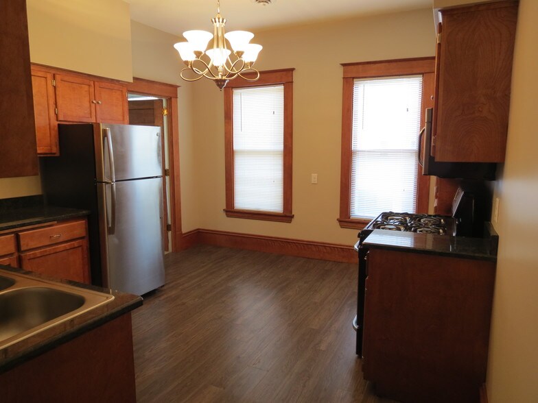 #3 View of Kitchen - 514 Franklin W Ave
