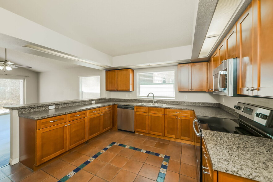 Building Photo - 16444 Coopers Hawk Ave