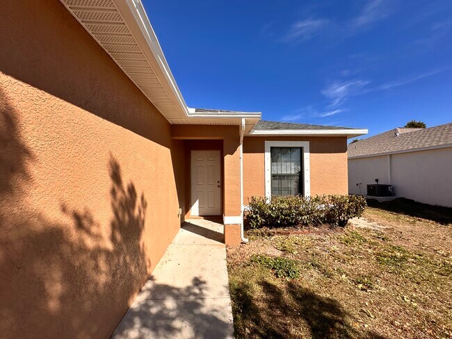 Building Photo - 1043 SE 11th Terrace