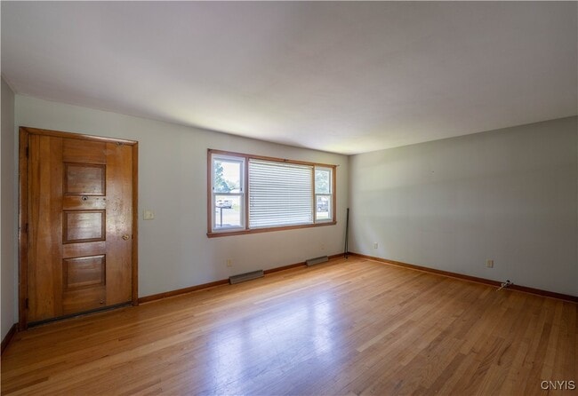 Building Photo - 8686 Maple Ln