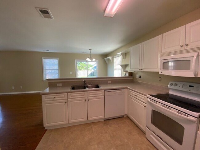 Building Photo - Charming 3 bedroom 2 bath home in Windsor park