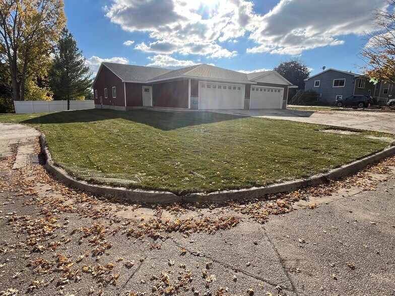 Building Photo - 1800 Sheldon Ave