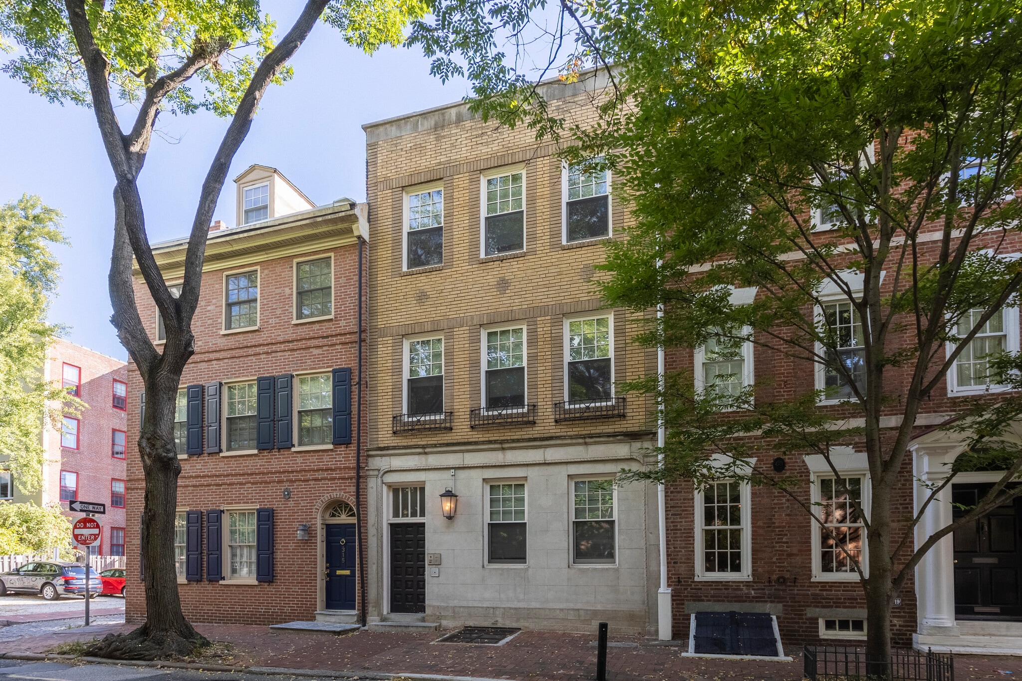 Small well maintained building - 317 6th S St