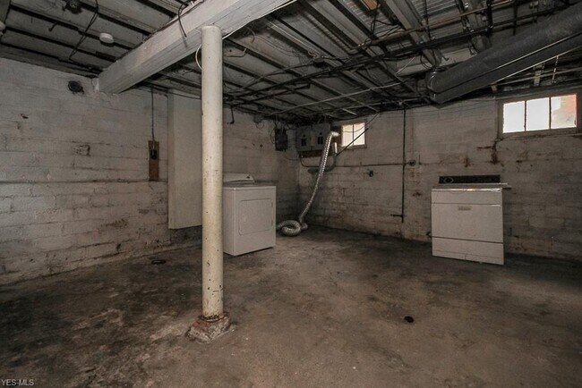 Building Photo - 3274 W 130th St