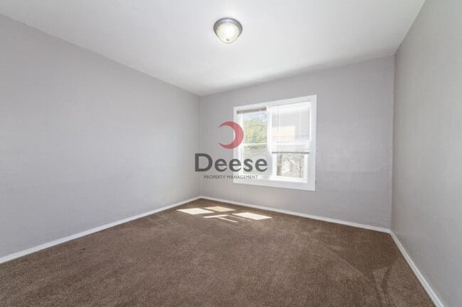 Building Photo - Adorable Home Centrally Located