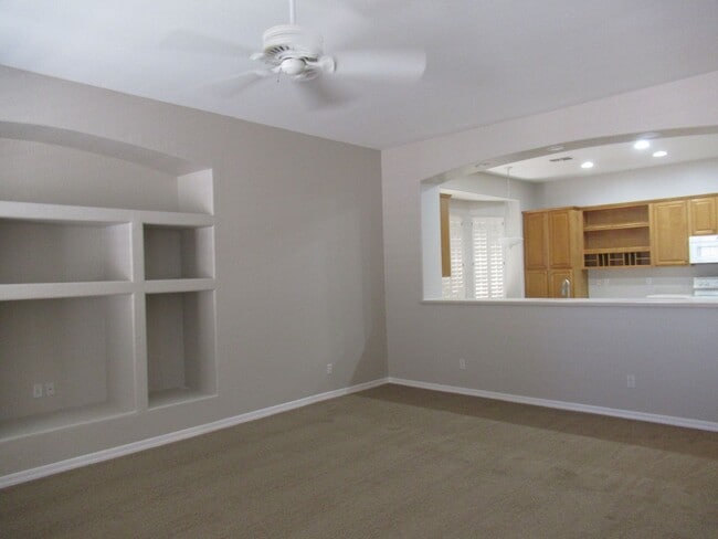 Building Photo - Nice 2 Bedroom Plus Bonus Room / 2 Bath Home in Chandler Gated Community!