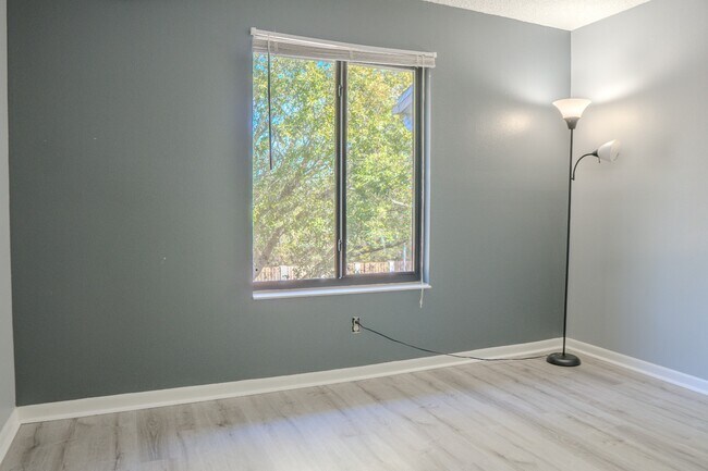 Building Photo - NEWLY REDUCED RENTAL PRICE!!