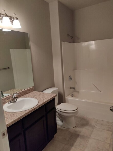 Building Photo - 87 E Jordan Ridge Blvd