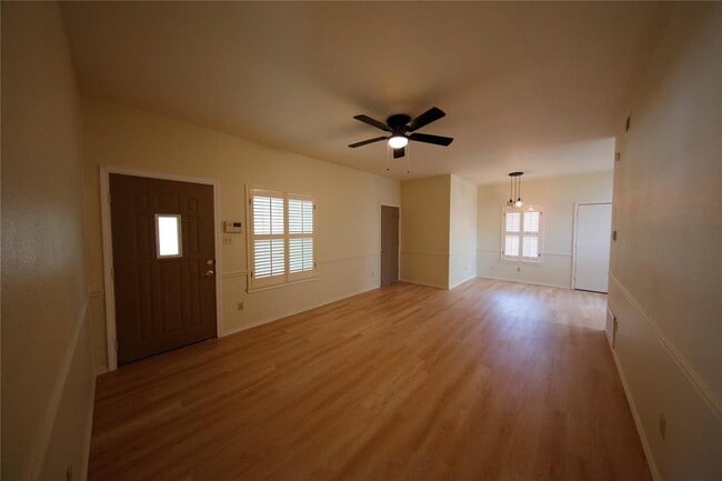 Building Photo - 412 Northern Trail