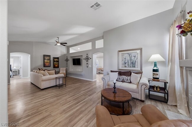 Building Photo - 833 Glitter Glen Ct