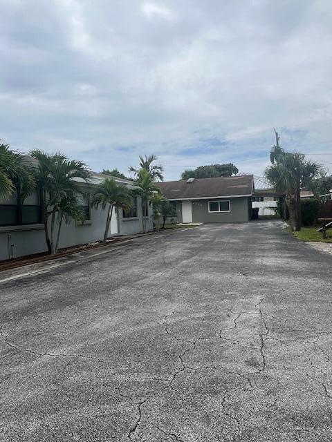 Building Photo - 2828 Hinda Rd