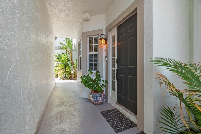 Building Photo - 1321 Bayview Dr