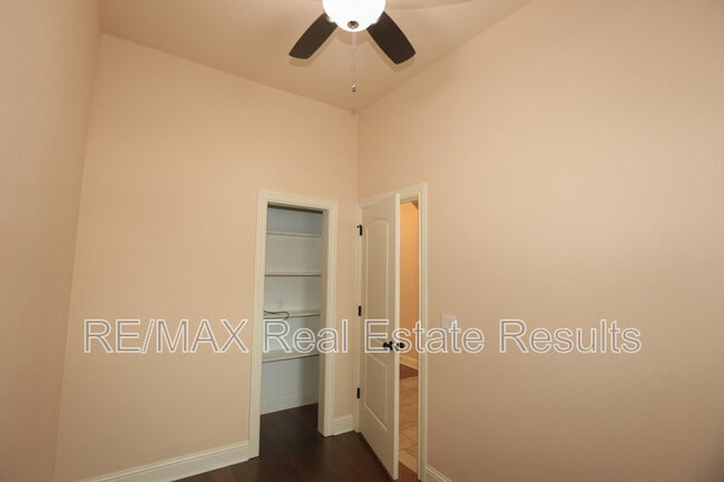 Building Photo - 2202 SW Tupelo Ave