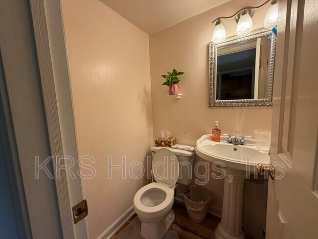 Building Photo - 3877 Sherman Oaks Ave