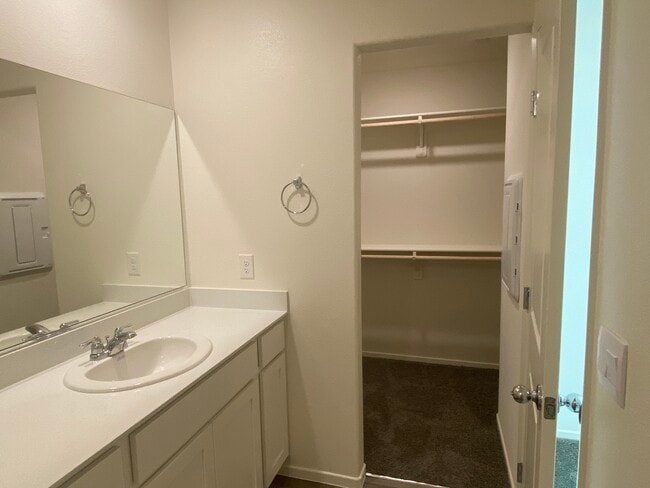 Building Photo - 9365 Quiet Lagoon St