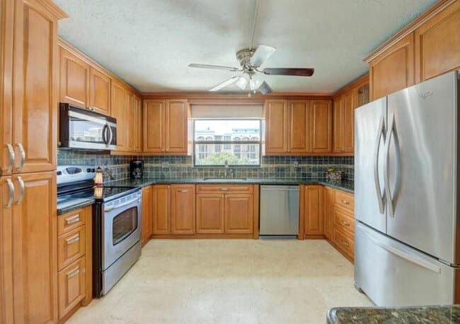 Building Photo - 1975 SE 3rd St