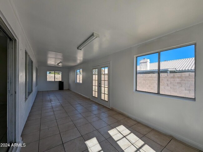 Building Photo - 11941 N 69th Ave