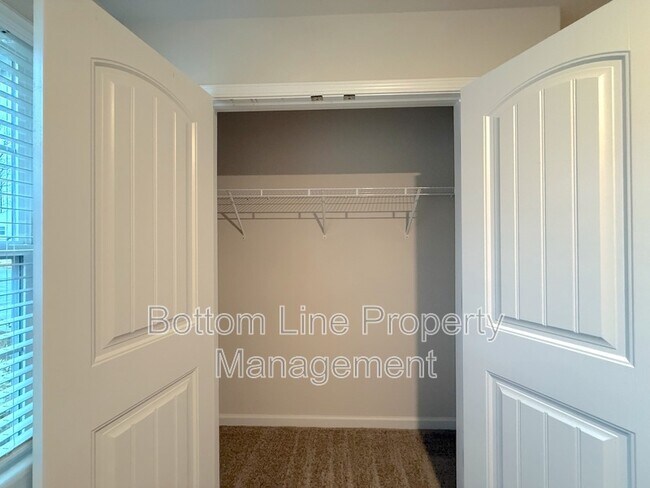 Building Photo - 3654 Fallen Tree Dr