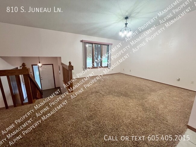 Building Photo - 810 S Juneau Ln