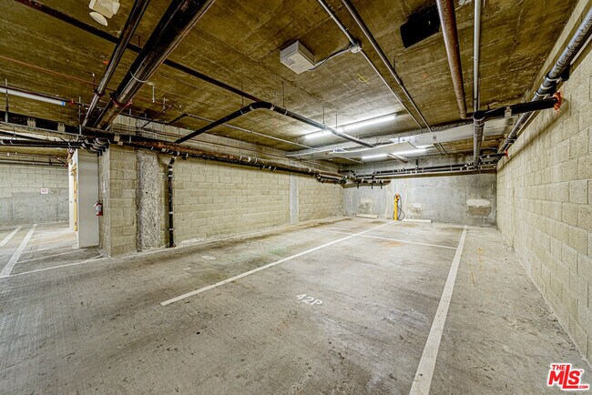 Building Photo - 702 Serrano Ave