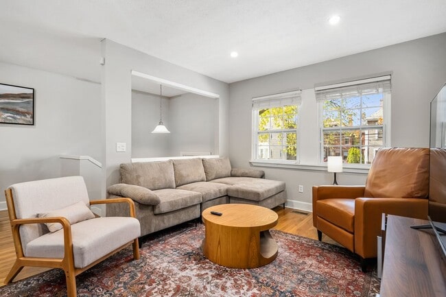 Building Photo - Beautiful 4 Bedroom in Short North