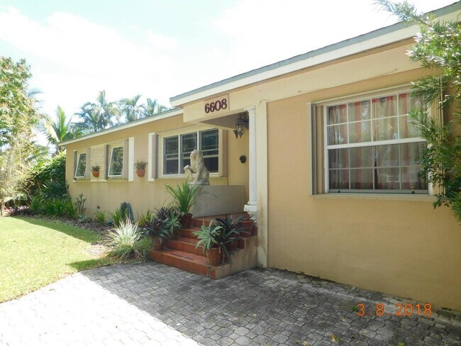 Primary Photo - 6608 SW 65th St
