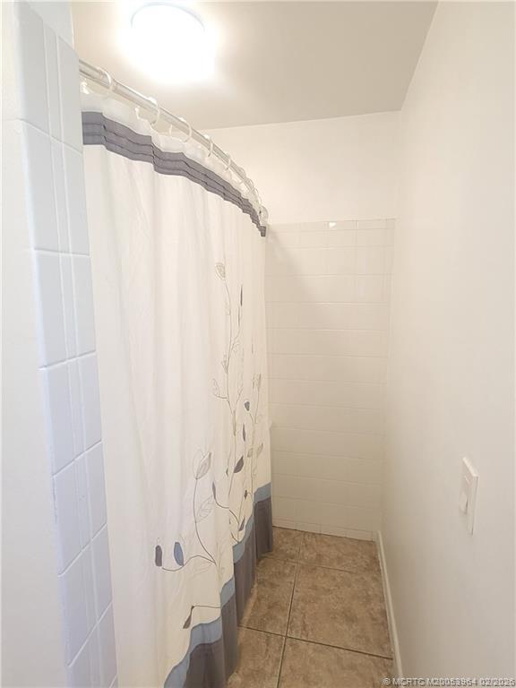 Building Photo - 350 NE Granduer Ave