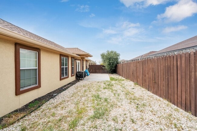 Building Photo - 215 Javier Dr