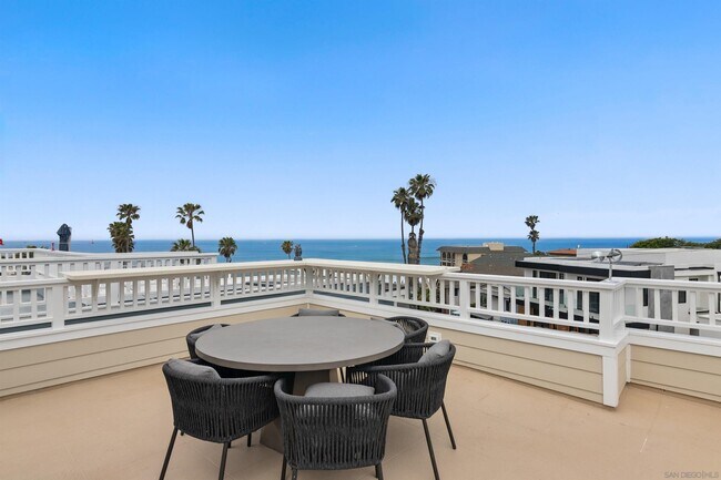 Building Photo - 298 Playa Del Sur St