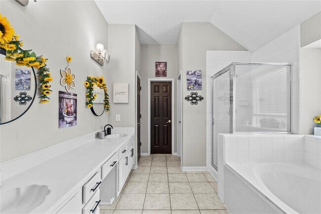 Building Photo - 3131 Bay Spring Dr