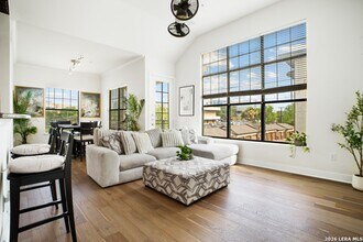 Building Photo - 7342 Oak Manor Dr