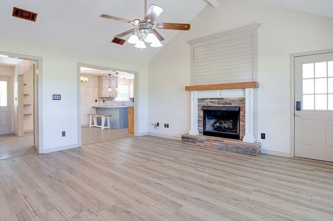 Building Photo - 12525 Indian Springs Rd