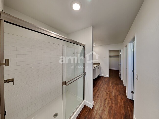 Building Photo - 10465 Beavertail Hill Ave