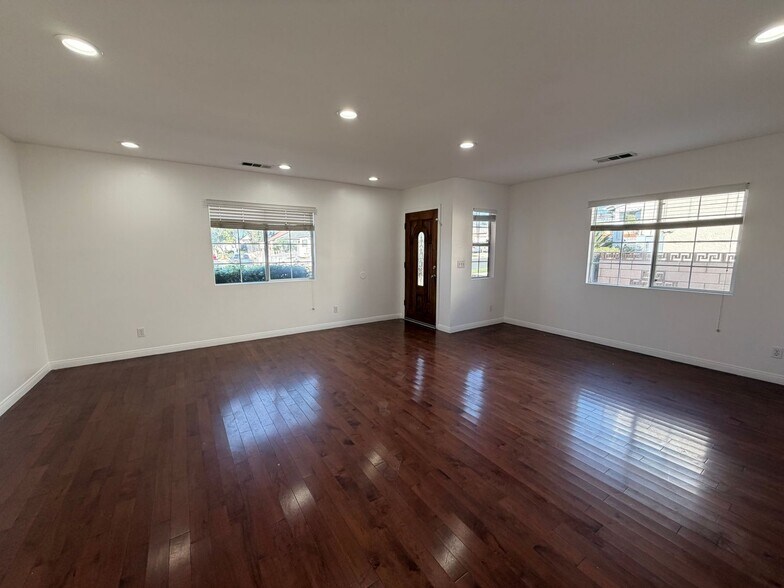 Building Photo - 3bed / 2 bath House for Rent in Monterey Park!