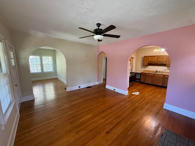 Building Photo - 608 Kastle Rd