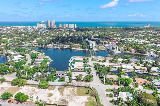 Building Photo - 2215 NE 19th St