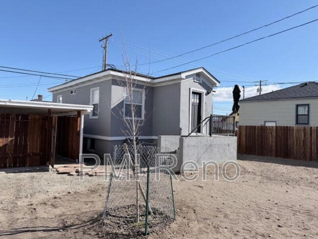 Building Photo - 613 E 2nd St