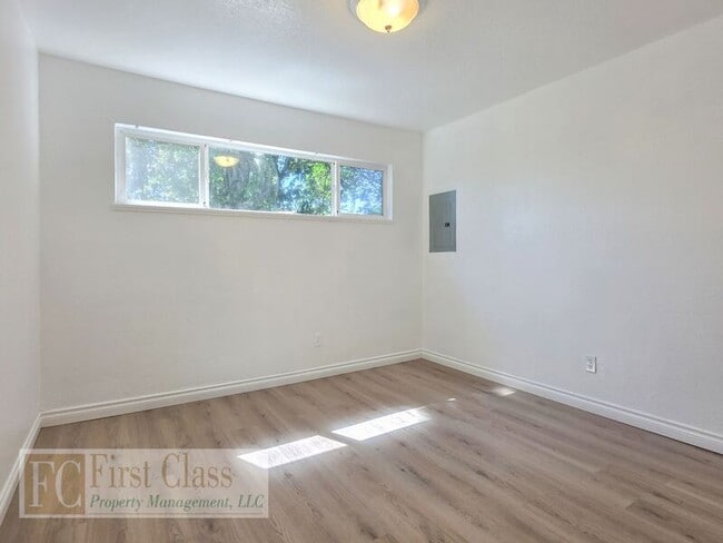 Building Photo - 12345 SW Hall Blvd