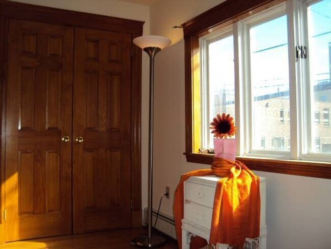 Building Photo - 3bed with in unit laundry in Cambridge