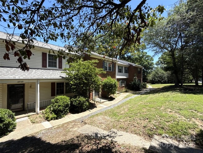 Building Photo - 10949 Park Rd