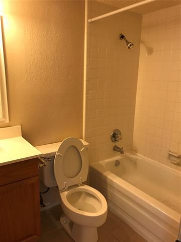 Building Photo - 9807 Walnut St