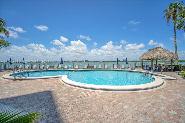 Building Photo - 10350 W Bay Harbor Dr