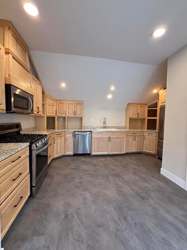 Building Photo - 118 S Evans St