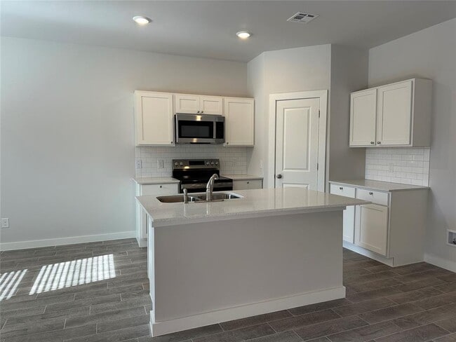 Building Photo - 17050 Lantana Lp