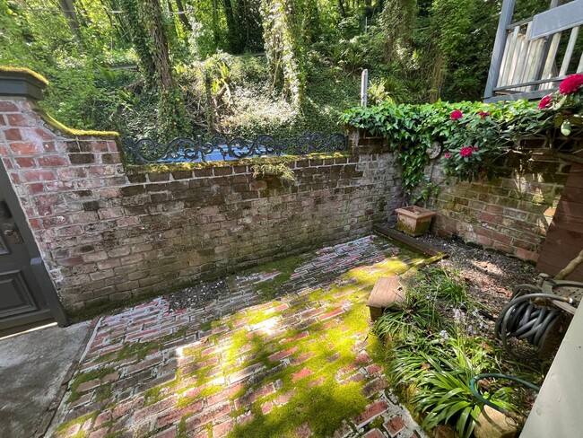 Building Photo - Charming 3 Bed 3.5 Bath home in Southwest ...