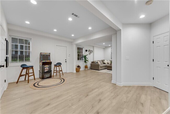 Building Photo - 4669 Ashford Club Dr
