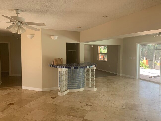 Building Photo - 1404 Riverside Dr