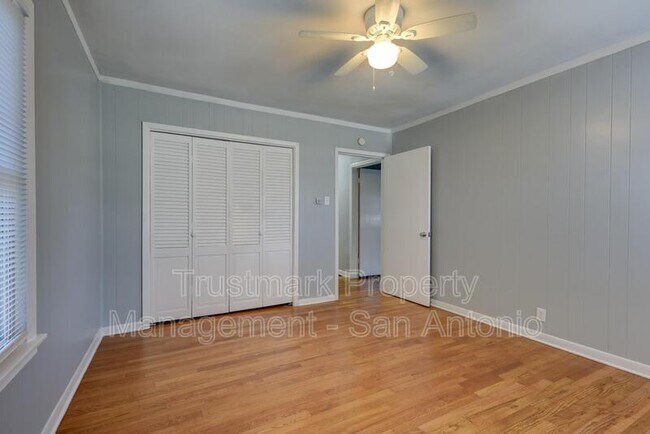 Building Photo - 1322 W Malone Ave