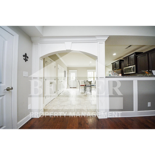 Building Photo - 246 NE Bellingham Dr